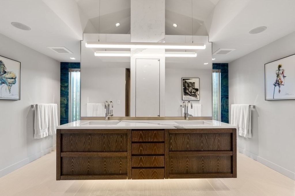 Bathroom, Dual Sink Vanities, Interior, Recessed Lighting