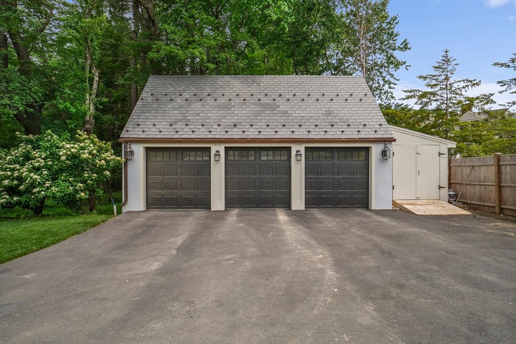 Detached Garage, Exterior