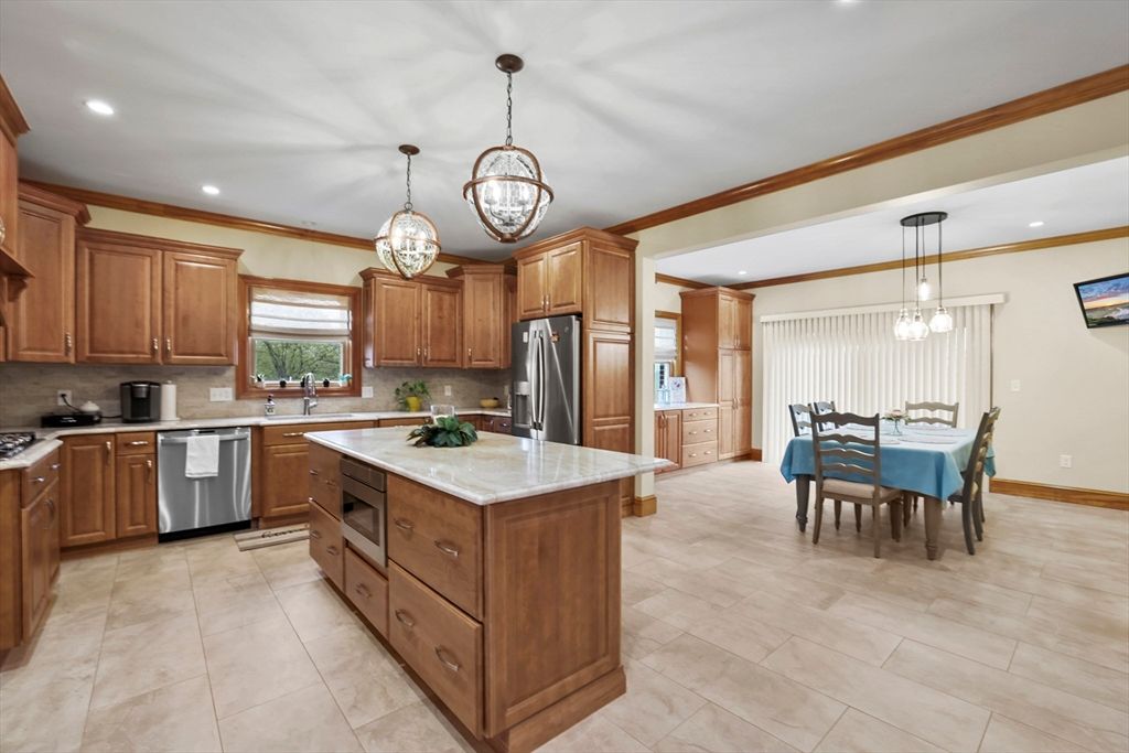 Dining room, Interior, Kitchen, Pendant Lights, Recessed Lighting, Stainless Steel Appliances