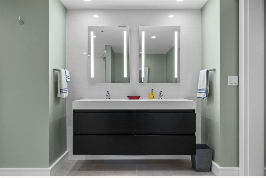 Bathroom, Dual Sink Vanities, Interior, Recessed Lighting