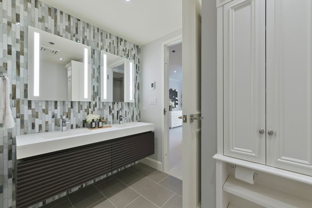 Bathroom, Interior, Recessed Lighting