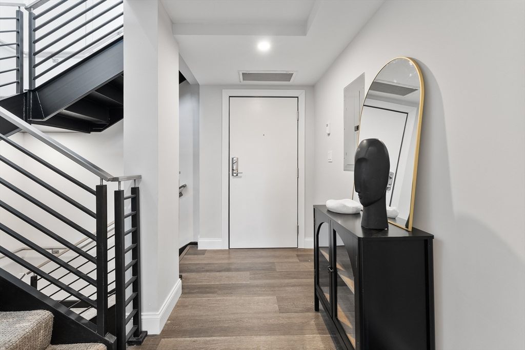 Interior, Recessed Lighting, Wood Texture Flooring
