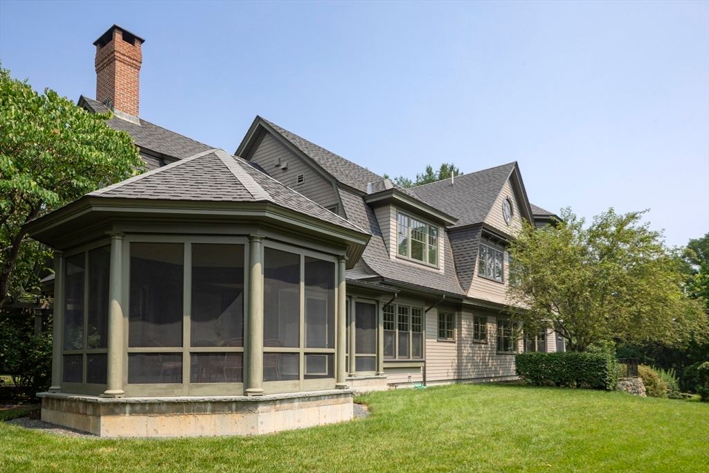 Exterior, Facade, Queen Anne Victorian