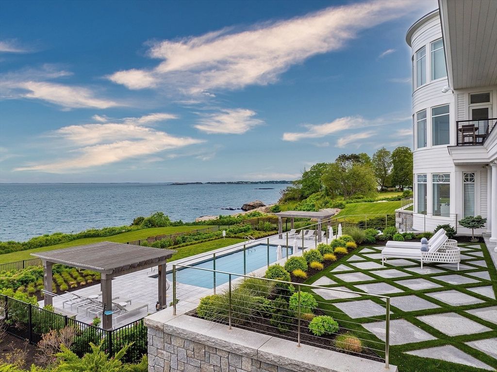 Exterior, Pool, Water