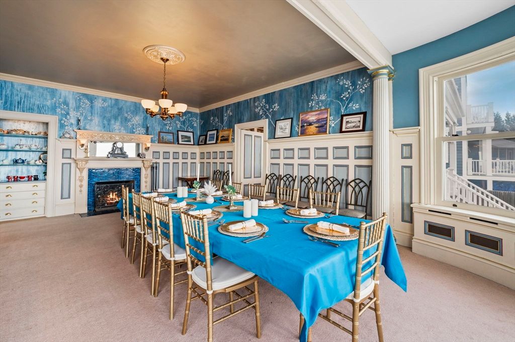 Chandelier, Dining room, Fireplace, Interior