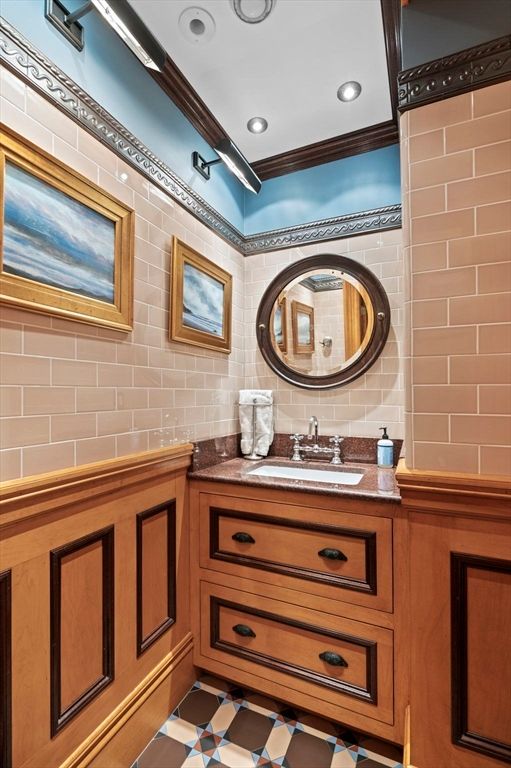 Bathroom, Interior, Recessed Lighting