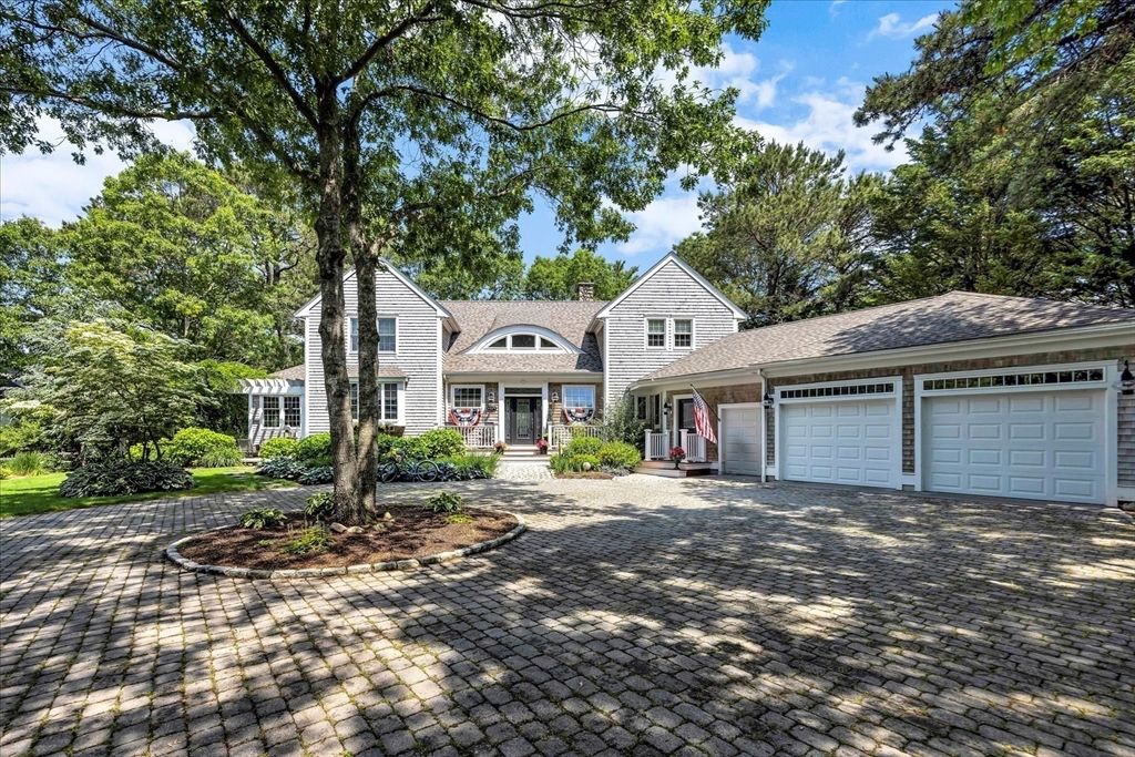 Attached, Exterior, Facade, Cape Cod