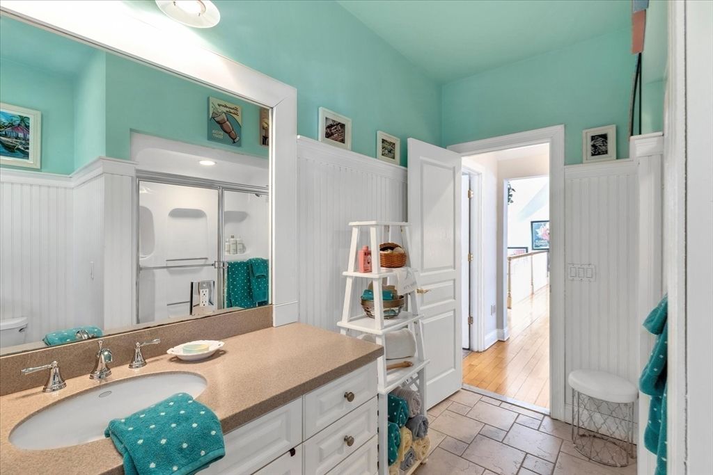 Bathroom, Interior, Recessed Lighting, Wood Texture Flooring