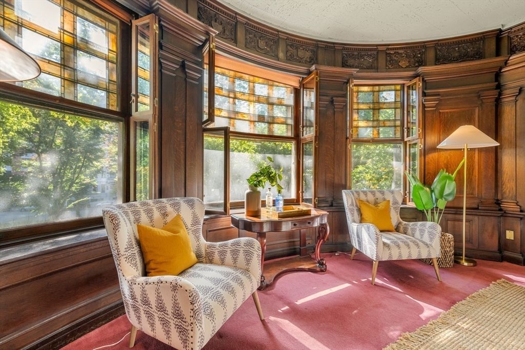 Home Office, Interior