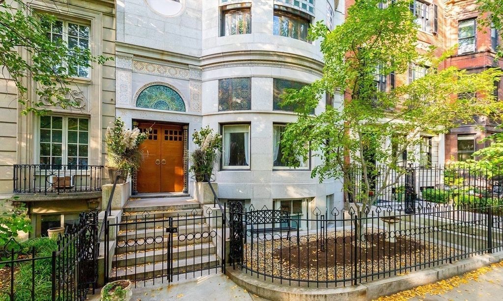 Exterior, Facade, Brownstone