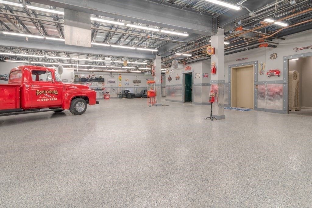 Garage, Interior