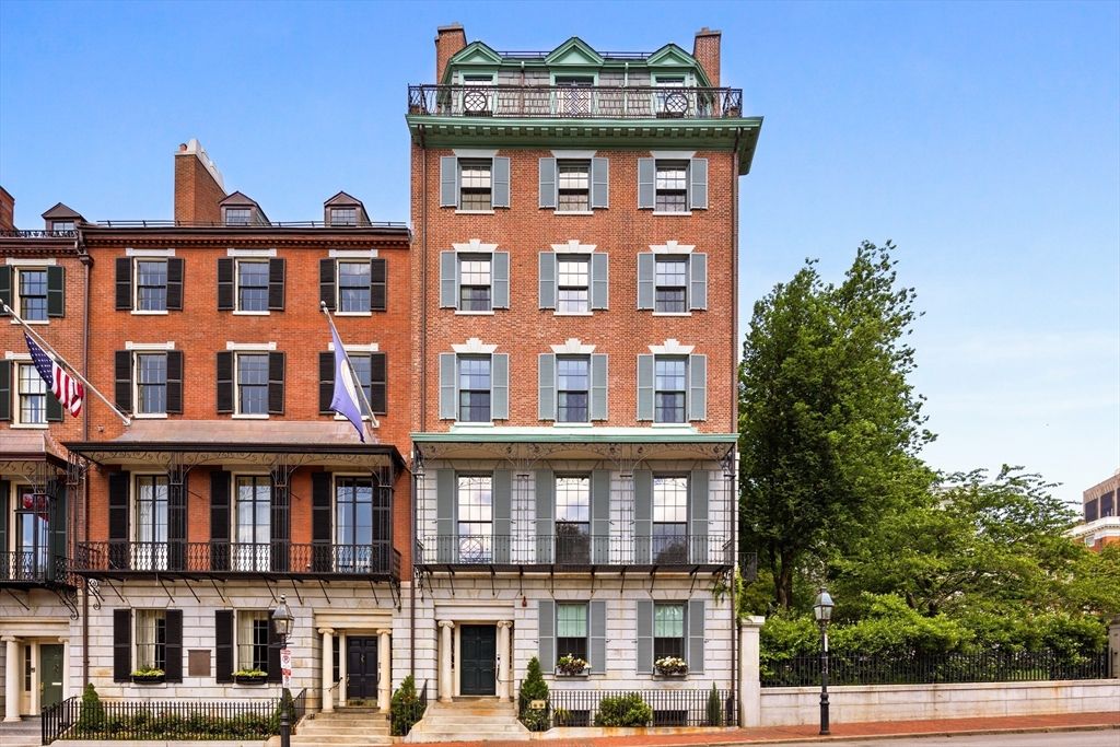 Exterior, Facade, Brick Facade, Rowhouse