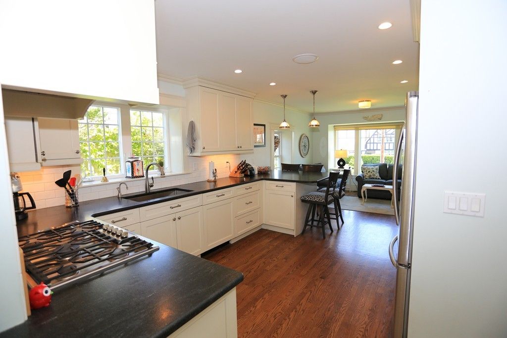 Dining room, Interior, Kitchen, Pendant Lights, Recessed Lighting, Wood Texture Flooring