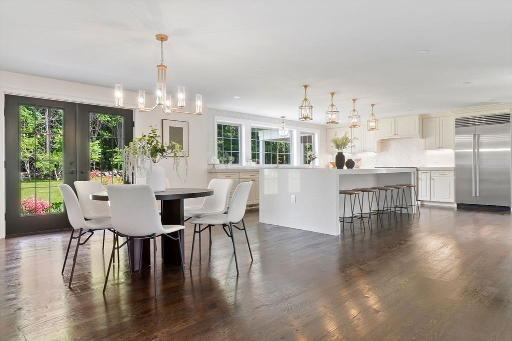 Chandelier, Dining room, Interior, Kitchen, Pendant Lights, Recessed Lighting, Stainless Steel Appliances, Wood Texture Flooring
