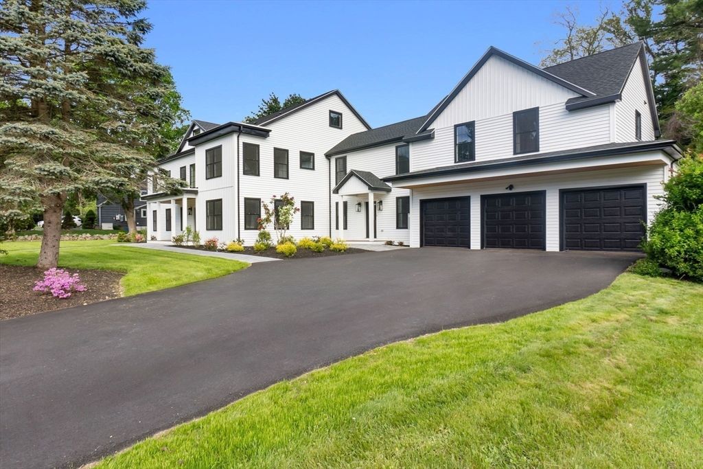 Attached, Exterior, Facade, Farmhouse