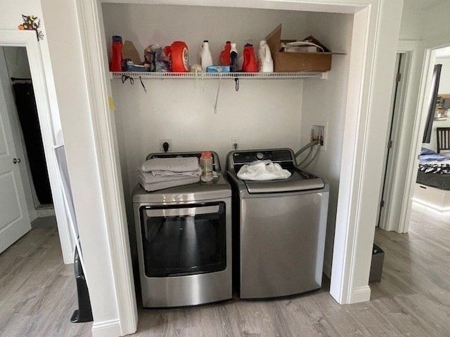 Interior, Utility Closets, Washer, Wood Texture Flooring
