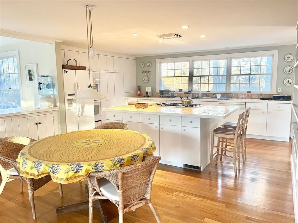 Dining room, Interior, Kitchen, Pendant Lights, Recessed Lighting, Wood Texture Flooring