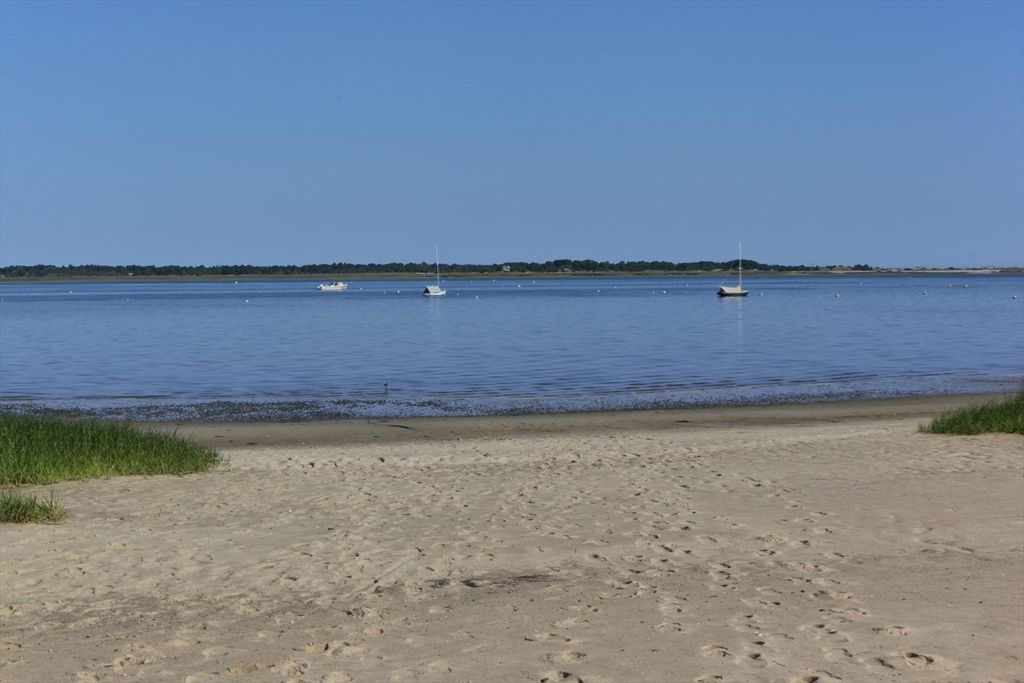 Exterior, Lake