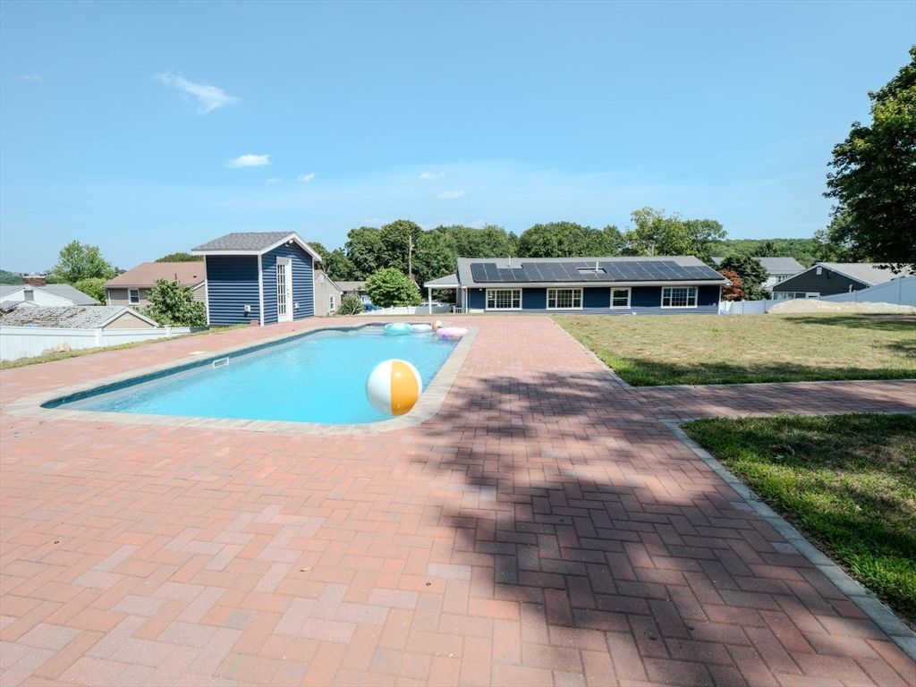 Exterior, Pool