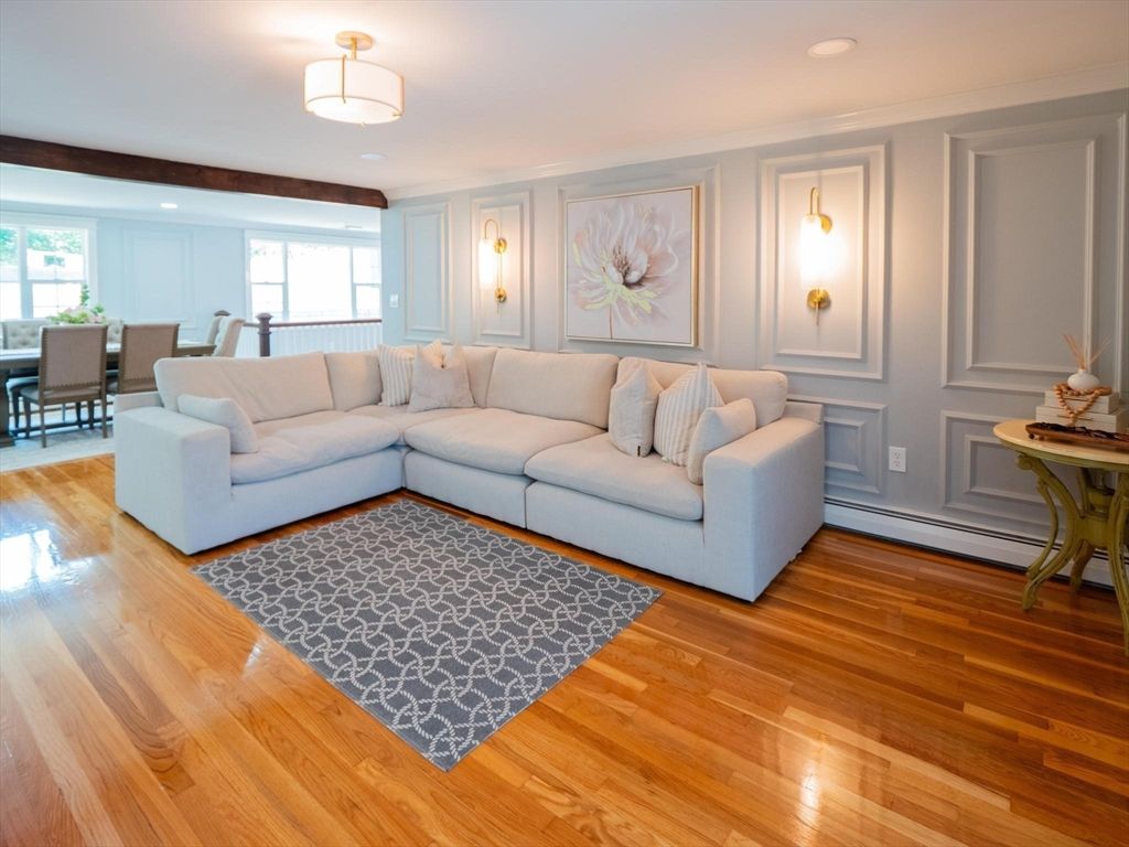 Dining room, Interior, Living room, Recessed Lighting, Wood Texture Flooring