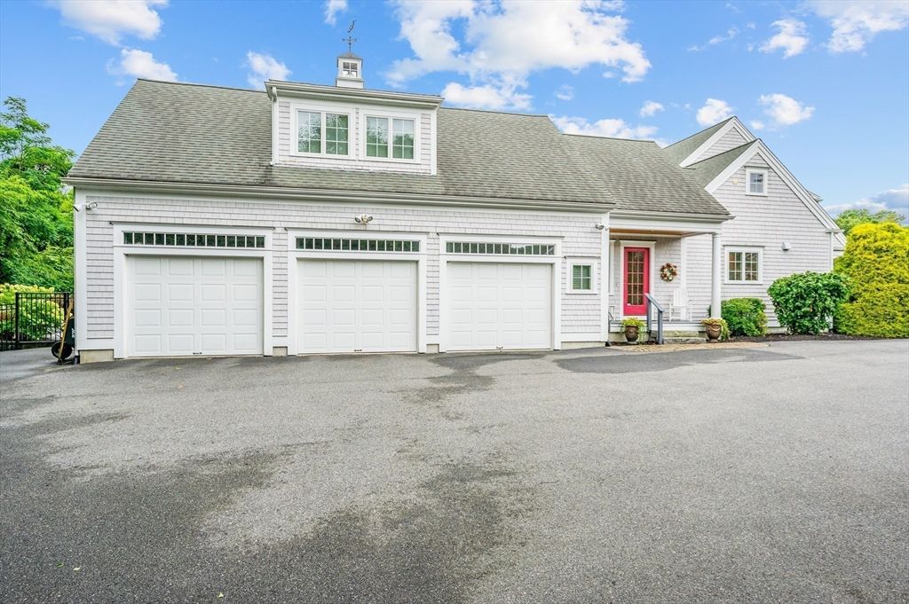 Attached, Exterior, Facade, Cape Cod