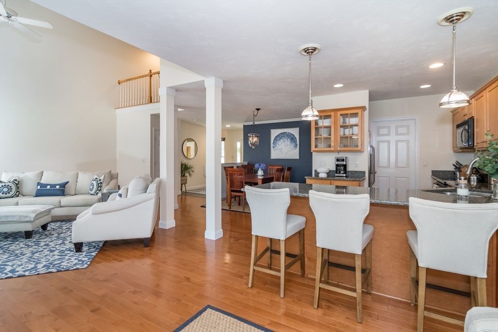 Dining room, Interior, Living room, Pendant Lights, Recessed Lighting, Wood Texture Flooring