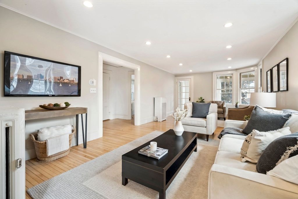 Interior, Living room, Recessed Lighting, Wood Texture Flooring