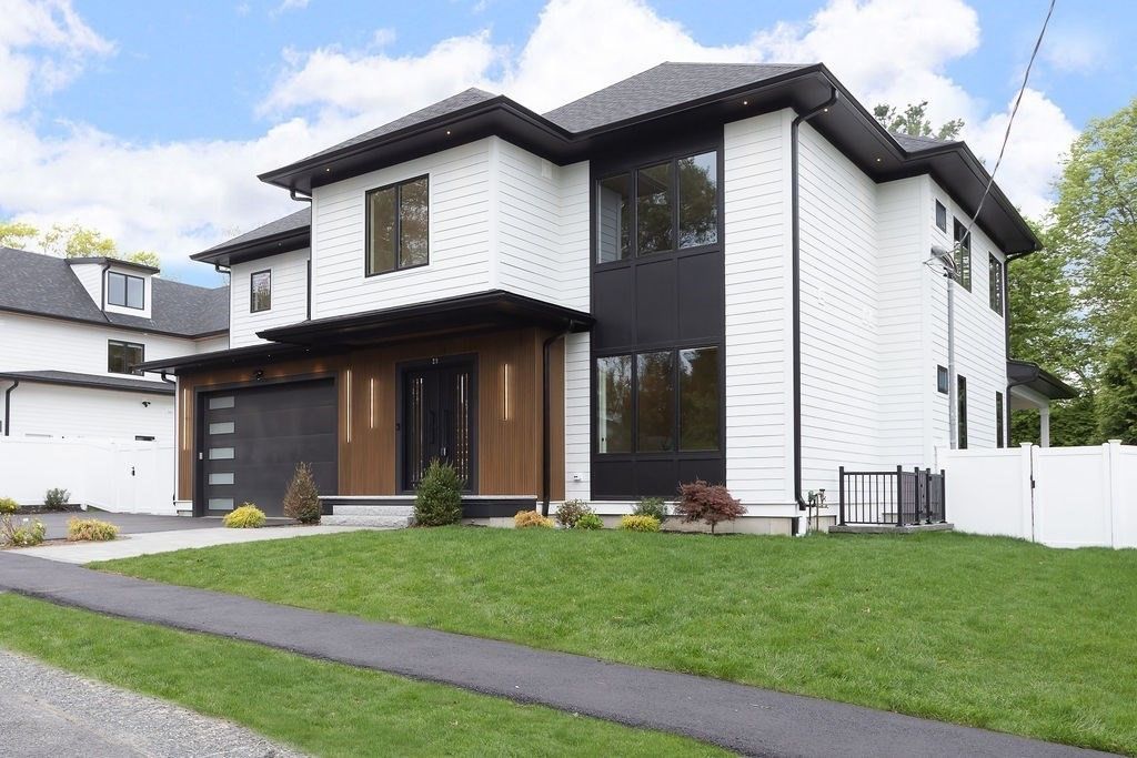 Attached, Exterior, Facade, Farmhouse