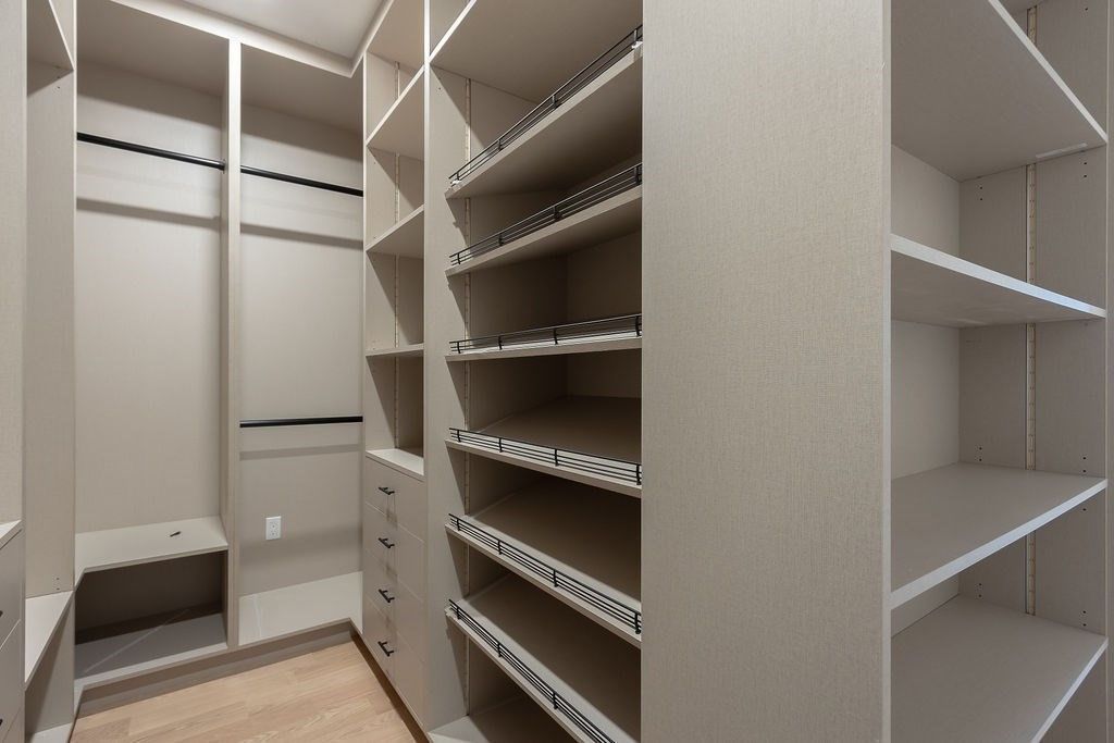 Interior, Walk-in Closets, Wood Texture Flooring
