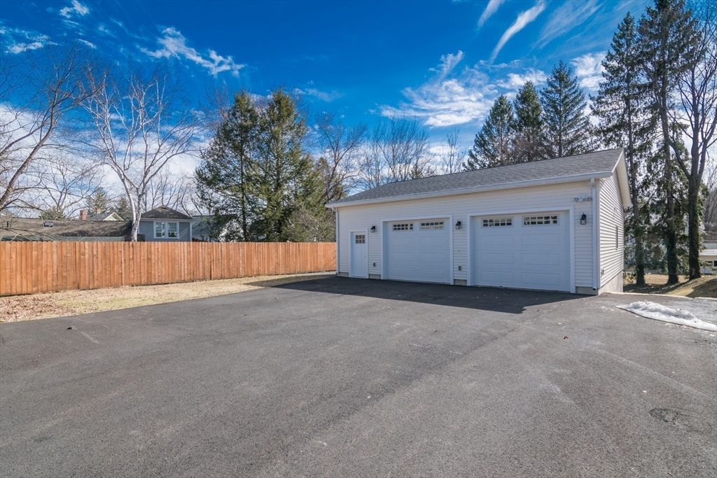 Detached Garage, Exterior