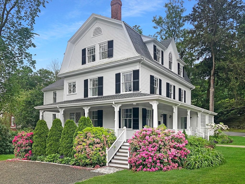 Exterior, Facade, Queen Anne Victorian