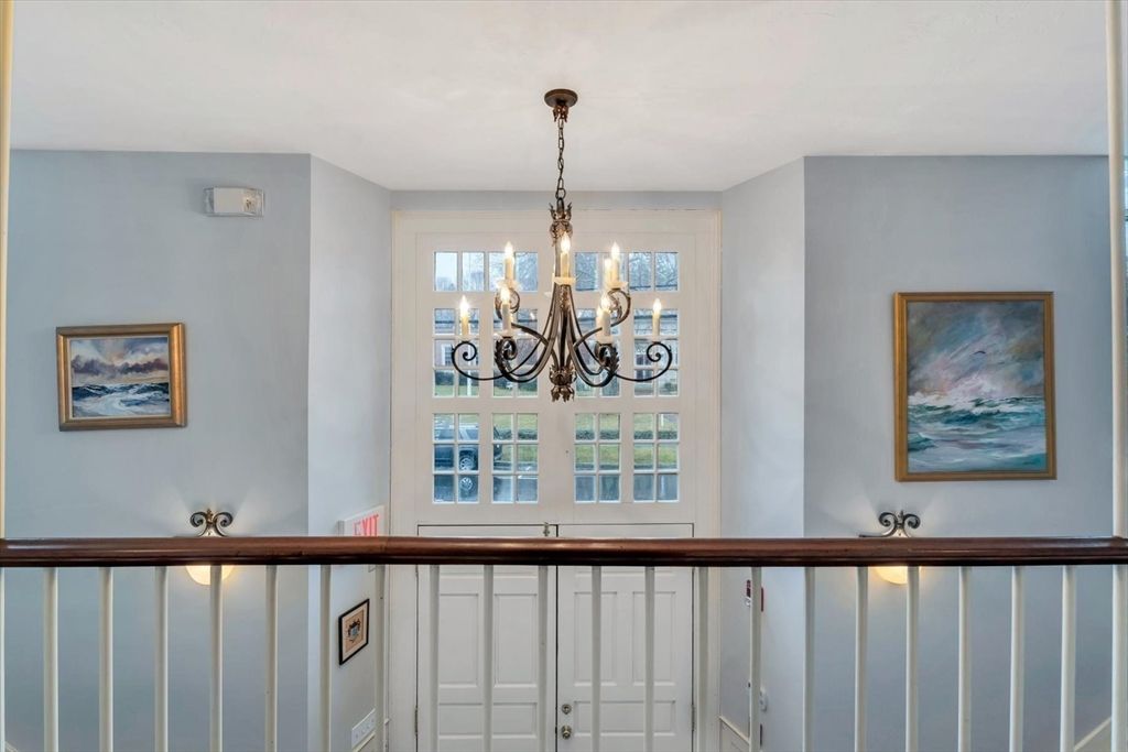 Chandelier, Interior