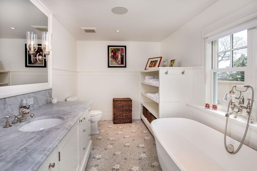 Bathroom, Dual Sink Vanities, Free Standing Baths, Interior, Recessed Lighting