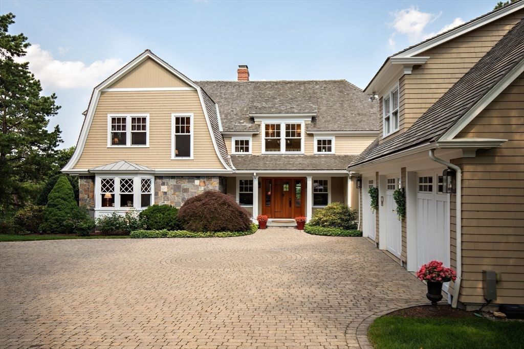 Exterior, Facade, Farmhouse