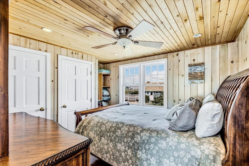 Bedroom, Interior, Recessed Lighting, Wooden Ceilings, Wood Texture Flooring, Wooden Walls
