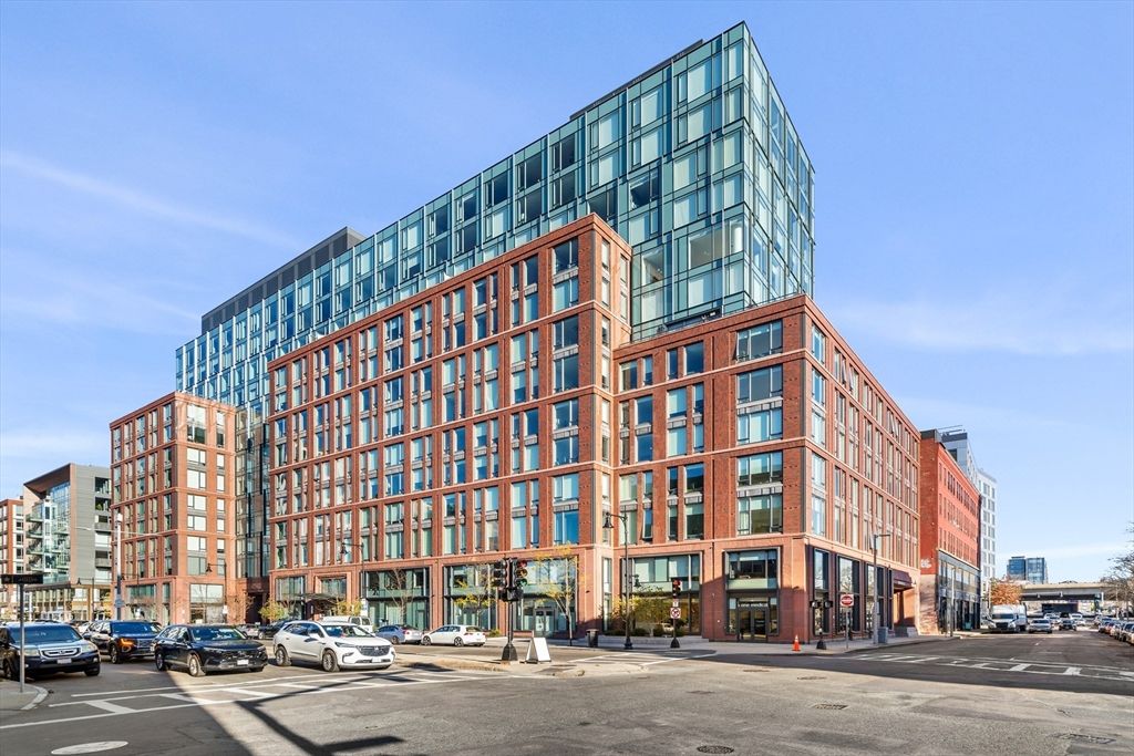Exterior, Facade, Highrise