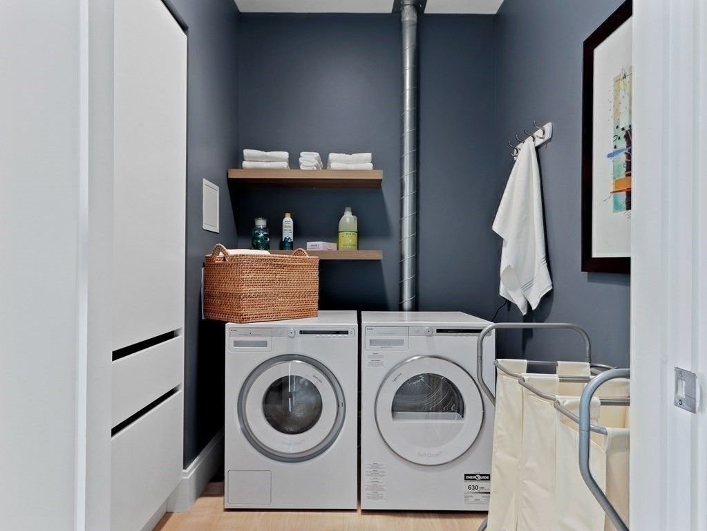 Interior, Washer, Wood Texture Flooring