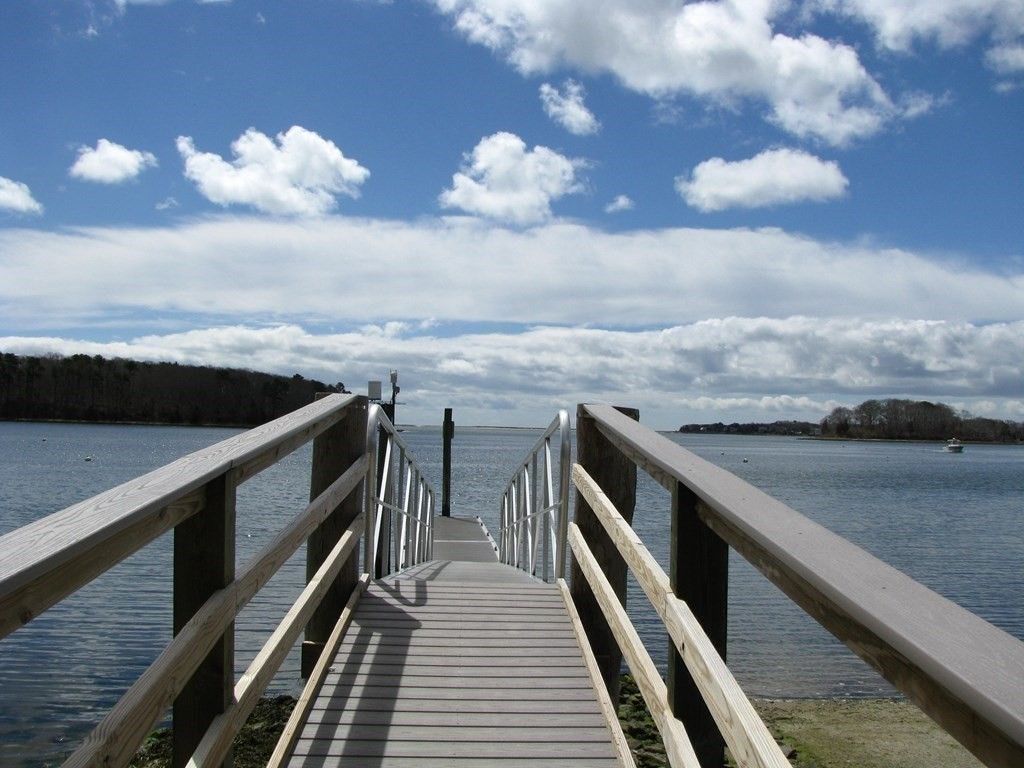 Exterior, Lake