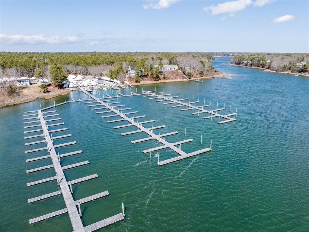 Exterior, Lake