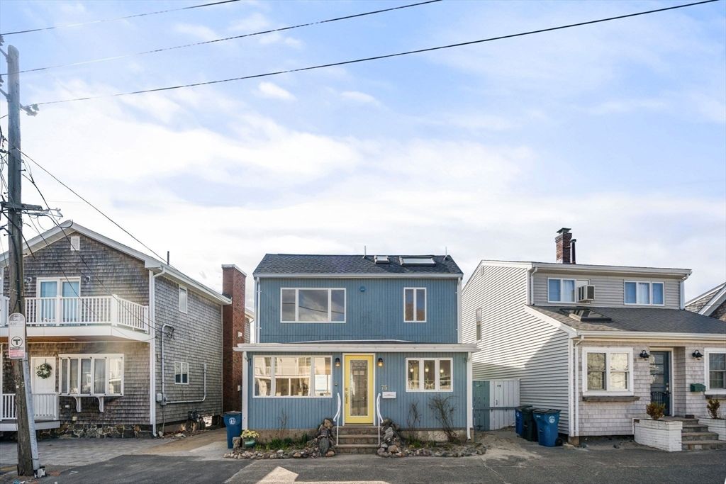Exterior, Facade, American Foursquare
