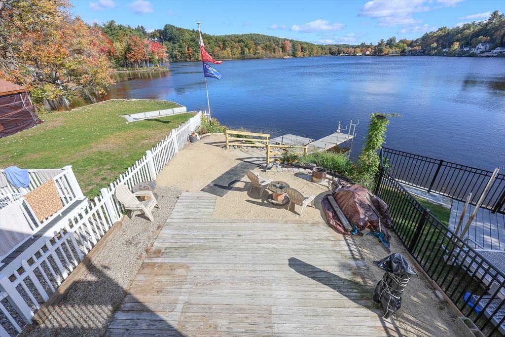 Exterior, Lake