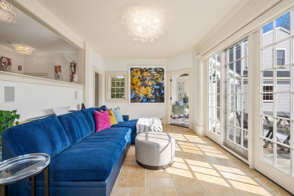 Chandelier, Interior, Living room