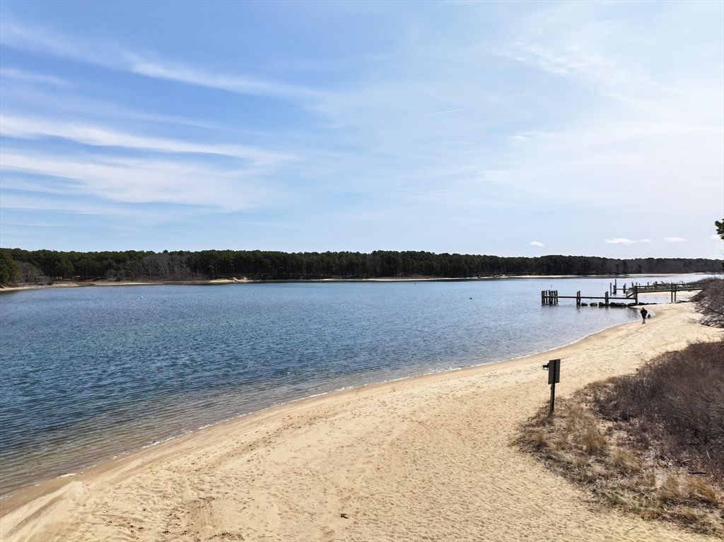 Exterior, Lake