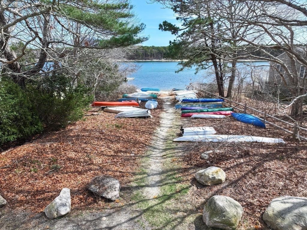 Exterior, Lake