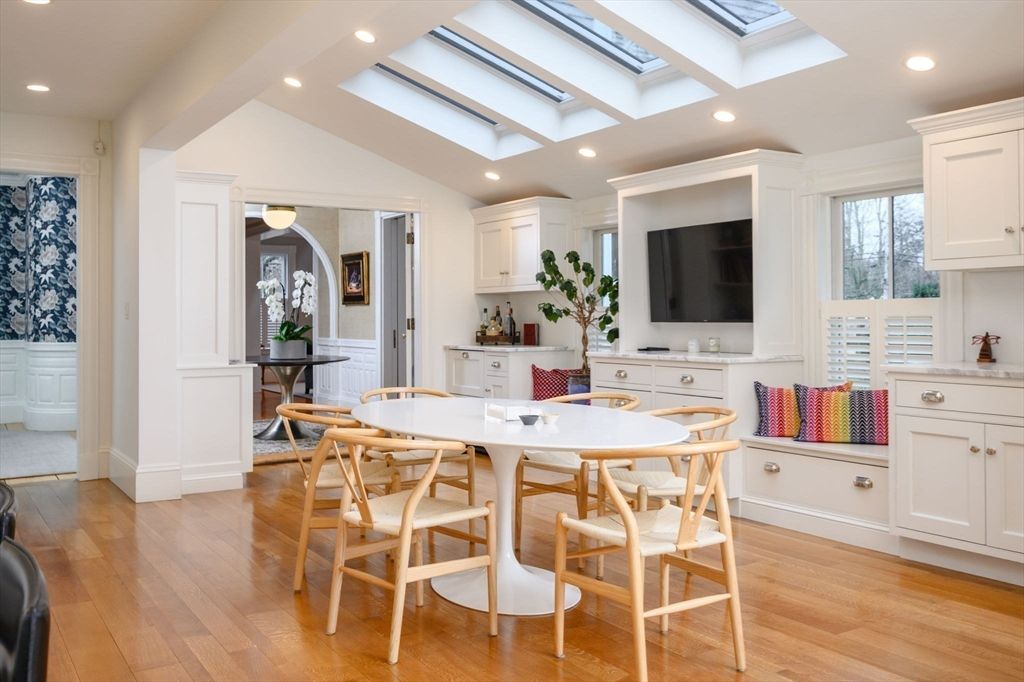 Dining room, Interior, Kitchen, Recessed Lighting, Wood Texture Flooring
