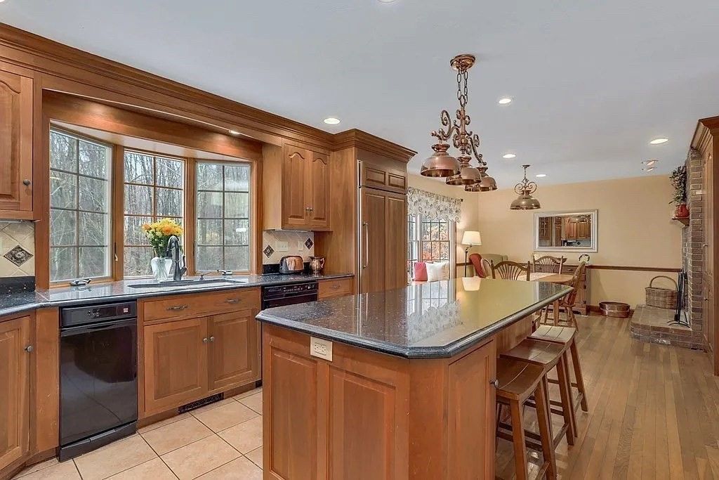 Chandelier, Dining room, Interior, Kitchen, Recessed Lighting, Wood Texture Flooring