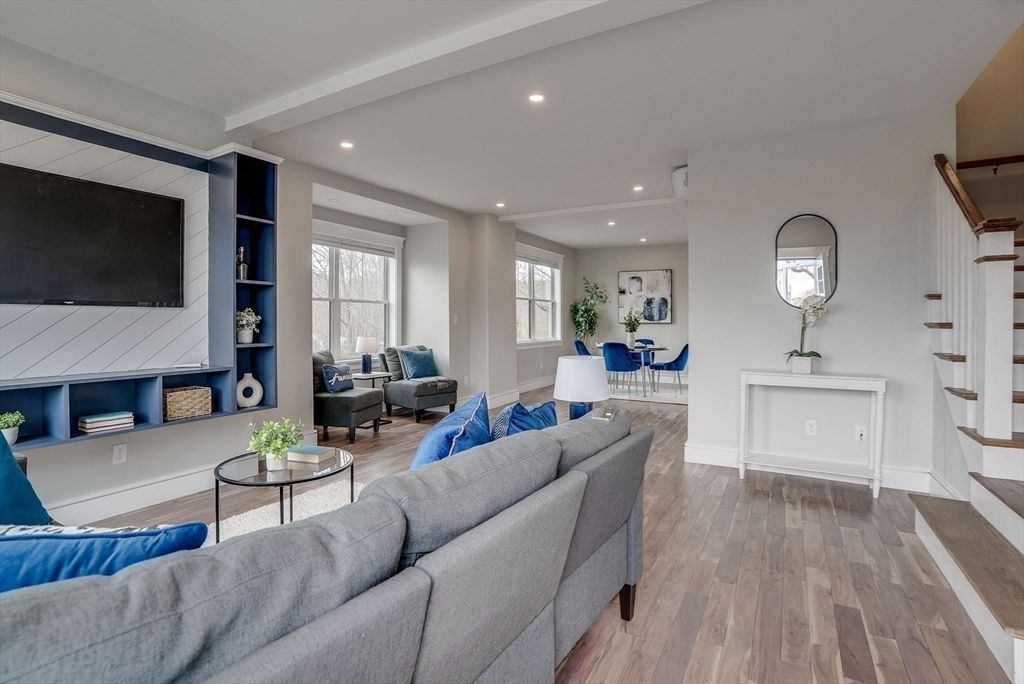 Dining room, Interior, Living room, Recessed Lighting, Wood Texture Flooring