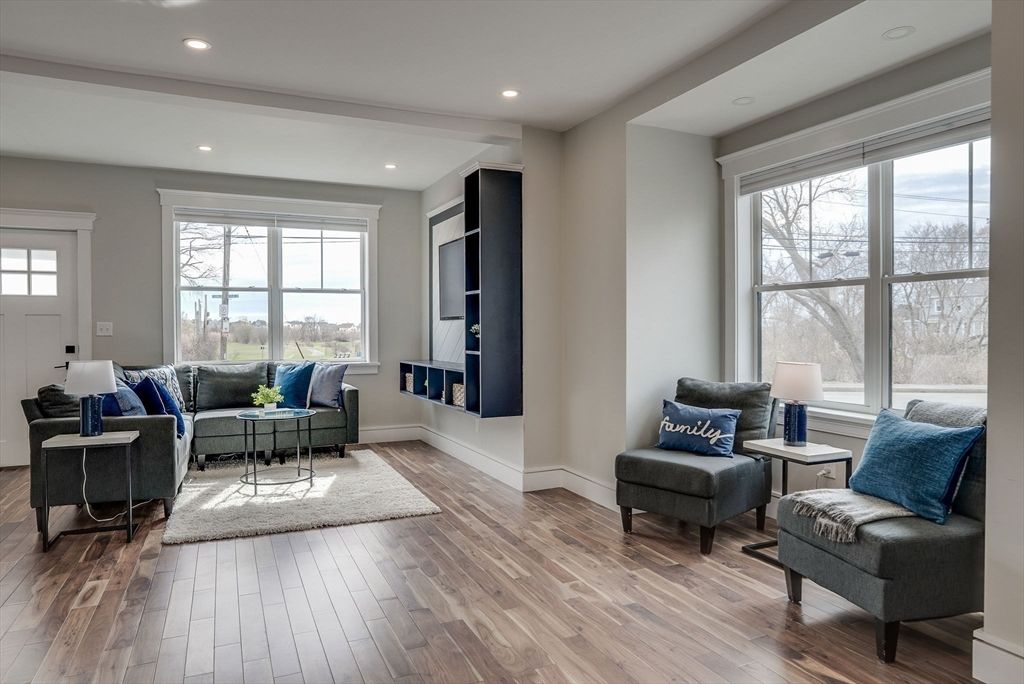 Interior, Living room, Recessed Lighting, Wood Texture Flooring