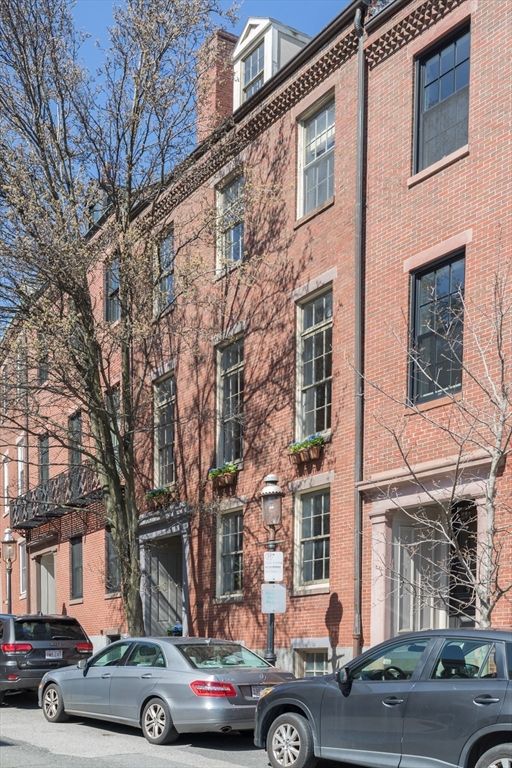 Exterior, Facade, Brick Facade, Rowhouse