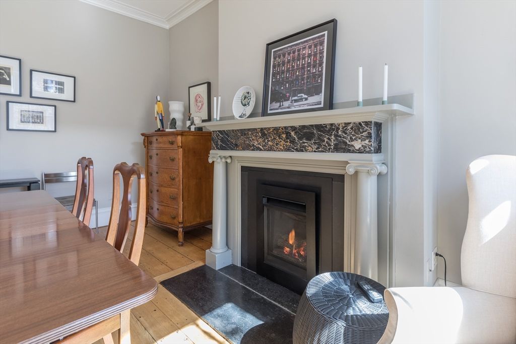 Dining room, Fireplace, Interior